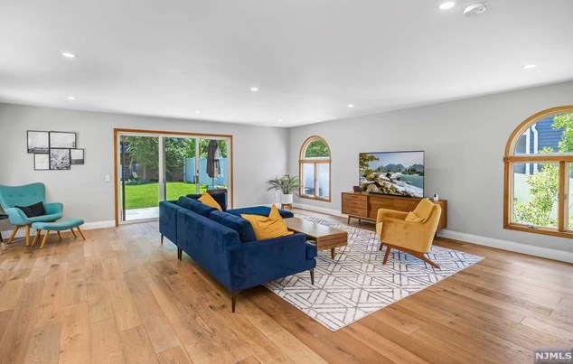 328 Travers Pl, Lyndhurst NJ  07071-2110 exterior