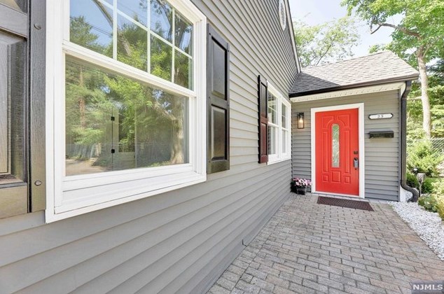 23 Schumacher Ave, Hillsdale NJ  07642-2407 exterior
