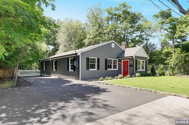 23 Schumacher Ave, Hillsdale NJ  07642-2407 exterior