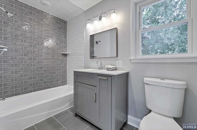 23 Schumacher Ave, Hillsdale NJ  07642-2407 exterior