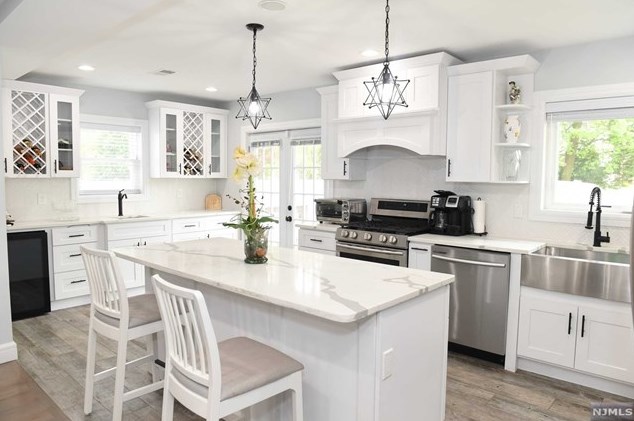 152 Clinton Ave, Tenafly NJ  07670-2223 exterior