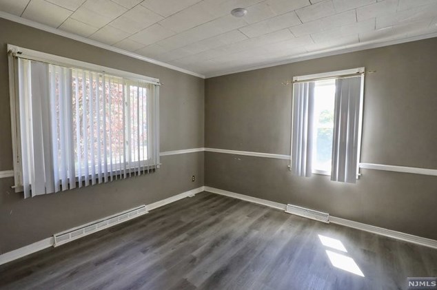 34 Franklin Ave, Bergenfield NJ 07621-1646 exterior