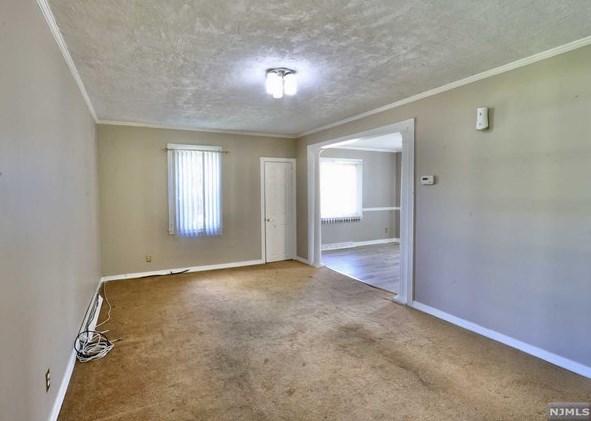 34 Franklin Ave, Bergenfield NJ 07621-1646 exterior