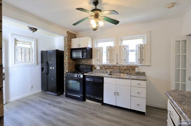 34 Franklin Ave, Bergenfield NJ 07621-1646 exterior