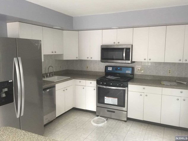 10 Orange Ave, Clifton NJ  07013-2923 exterior