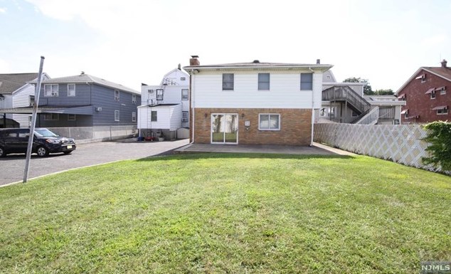 629 New Jersey Ave, Lyndhurst NJ  07071-2020 exterior