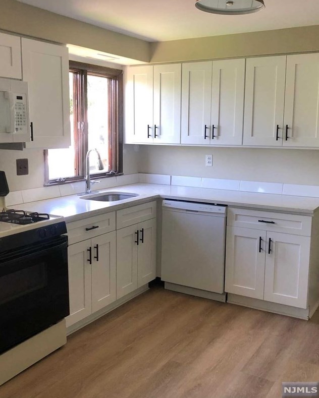 107 Park Row, Wallington NJ  07057-1610 exterior