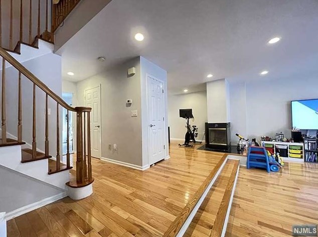26 Lakeview Dr, Westwood NJ  07675-7065 exterior