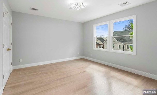 729 Golden Ave, Secaucus NJ  07094-3118 exterior