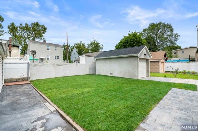 729 Golden Ave, Secaucus NJ  07094-3118 exterior