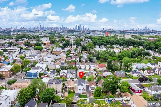 729 Golden Ave, Secaucus NJ  07094-3118 exterior