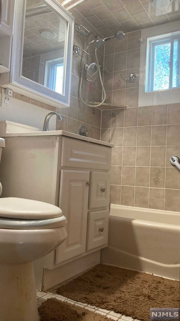 25 Morgan St, Bergenfield NJ 07621-3508 exterior