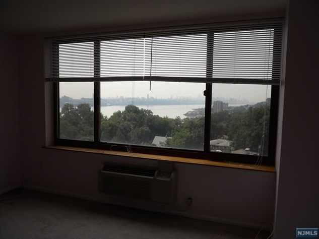 100 Old Palisade Rd, West Fort Lee NJ 07024-7064 exterior