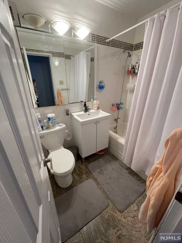 1 Horizon Rd, West Fort Lee NJ  07024-6501 exterior