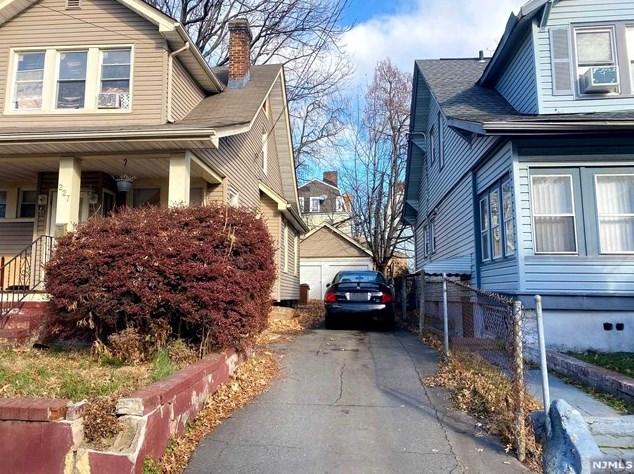 287 Weequahic Ave, Newark NJ  07102-1437 exterior