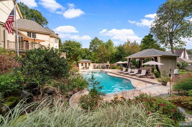 181 Montross Ave, Rutherford NJ  07070-1610 exterior