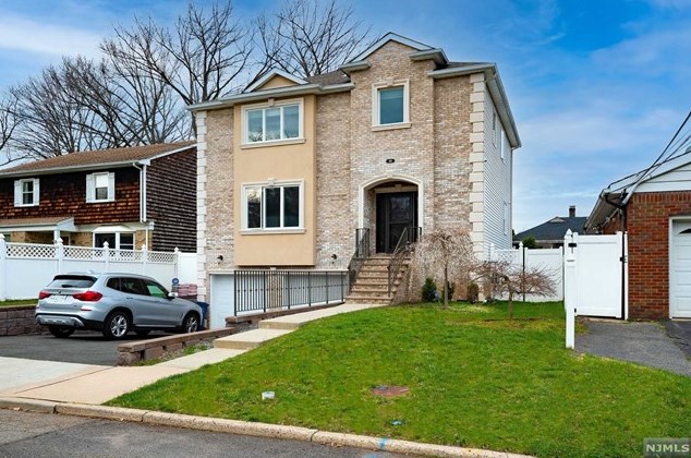 196 Willow Ave, Hackensack NJ  07601-1628 exterior