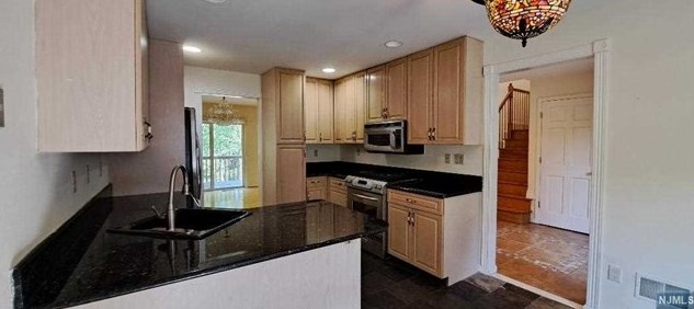 131 Lakeview Dr, Westwood NJ  07675-7071 exterior