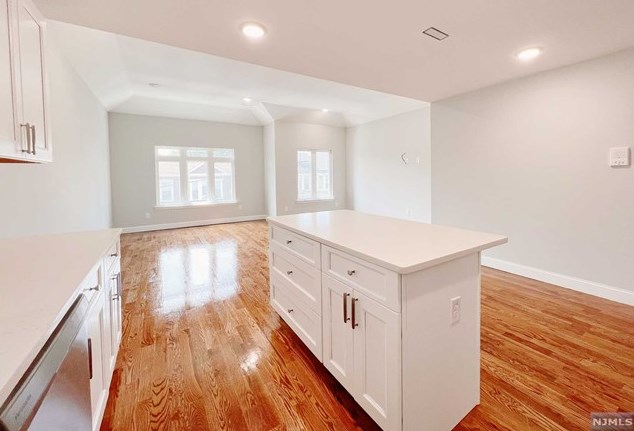 21 Shaw Ave, Newark NJ  07112-1525 exterior