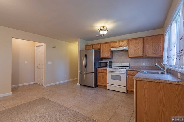 126 Prospect St, Paramus NJ  07652-4323 exterior
