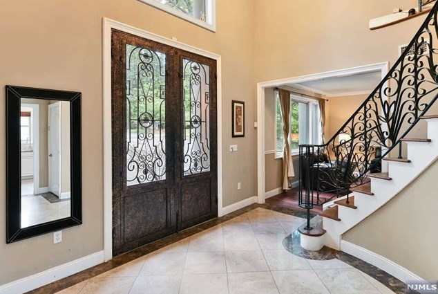 831 Pascack Rd, Paramus NJ  07652-4231 exterior