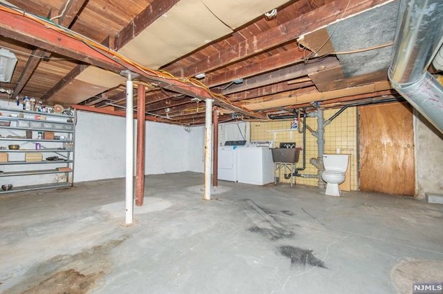 99 Chesapeake Ave, Lake Hiawatha NJ  07034-1715 exterior