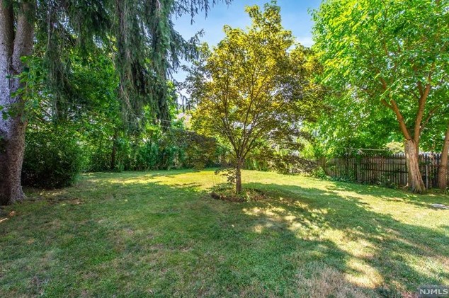 99 Chesapeake Ave, Lake Hiawatha NJ  07034-1715 exterior