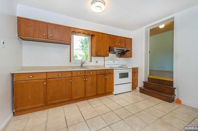 99 Chesapeake Ave, Lake Hiawatha NJ  07034-1715 exterior