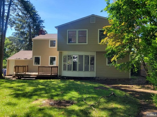 14 Louise Ln, Tenafly NJ  07670-2626 exterior
