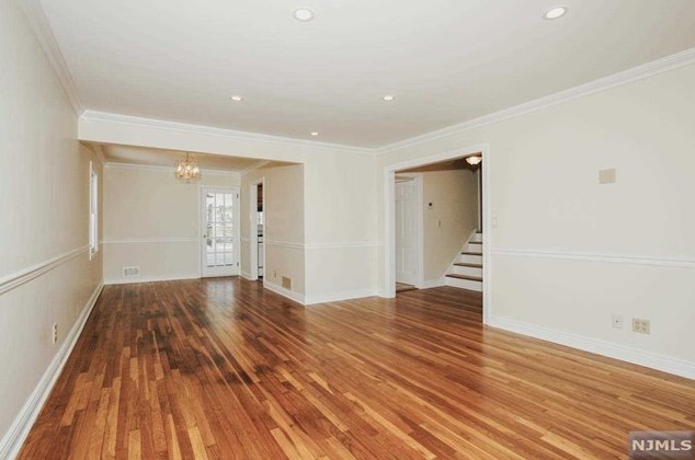 126 Morningside Rd, Paramus NJ  07652-1600 exterior