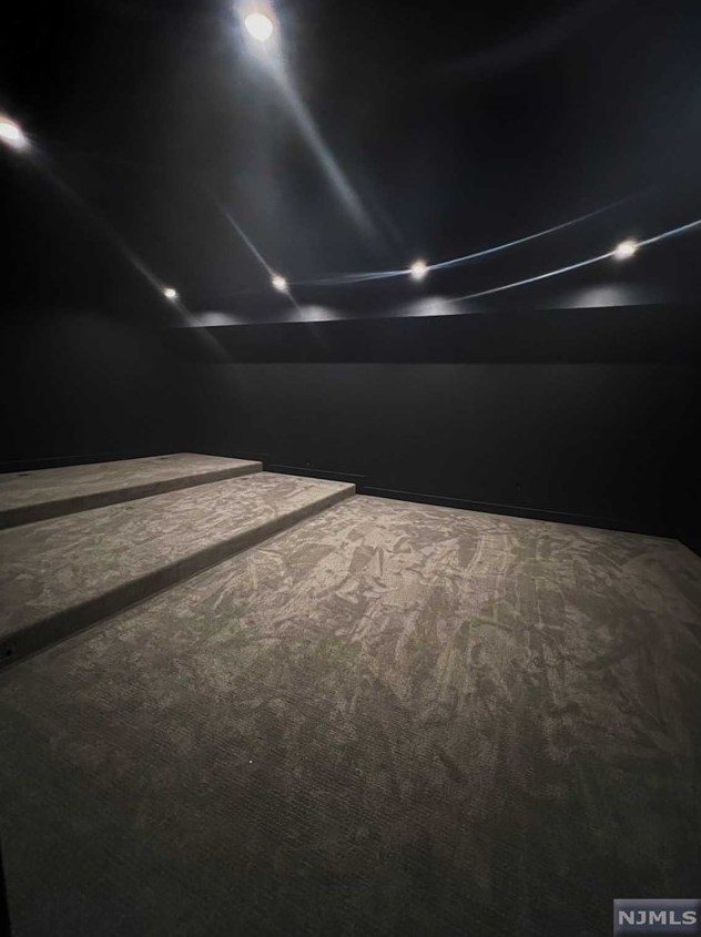 68 Ridge Rd, Tenafly NJ  07670-2324 exterior