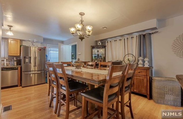 38 Val Sumo Ln, Newark NJ  07105-3547 exterior