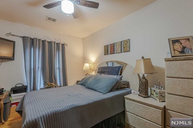 38 Val Sumo Ln, Newark NJ  07105-3547 exterior