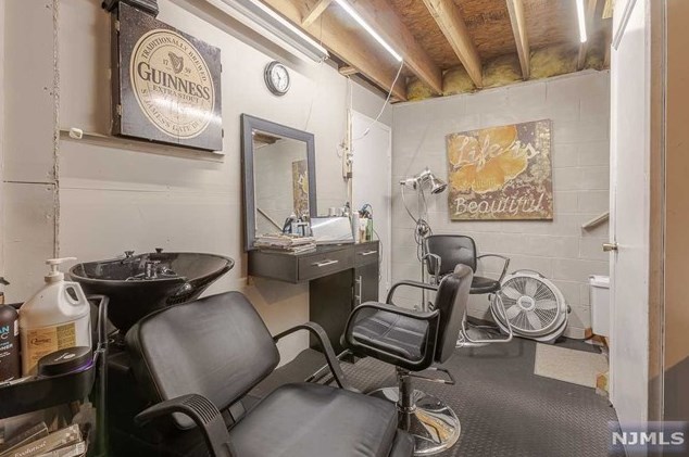 38 Val Sumo Ln, Newark NJ  07105-3547 exterior