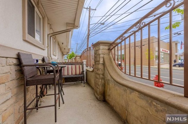 38 Val Sumo Ln, Newark NJ  07105-3547 exterior