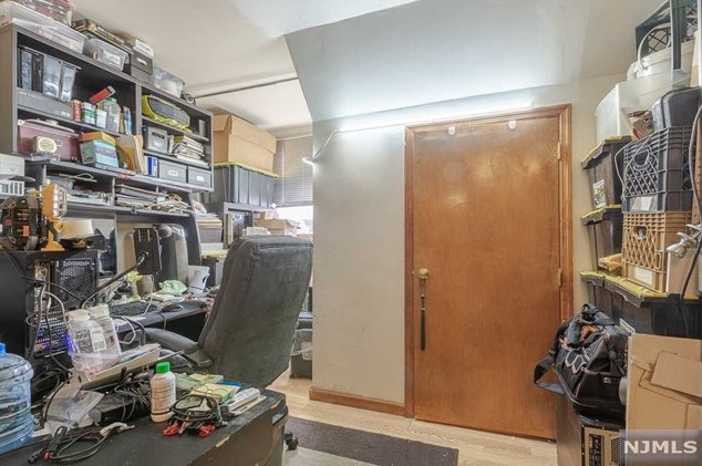 38 Val Sumo Ln, Newark NJ  07105-3547 exterior