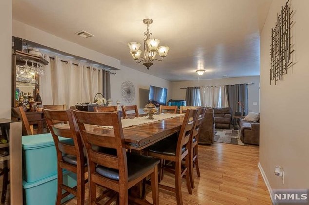 38 Val Sumo Ln, Newark NJ  07105-3547 exterior