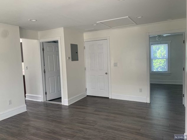 656 Teneyck Ave, Lyndhurst NJ  07071-2823 exterior