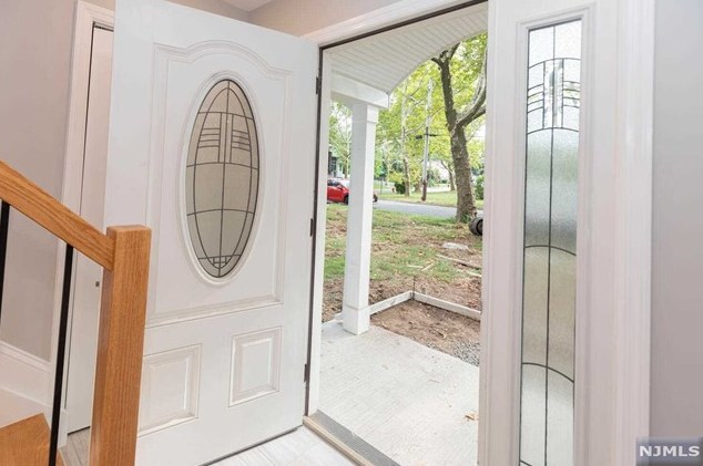 125 Arcola Ave, Paramus NJ  07652-1205 exterior