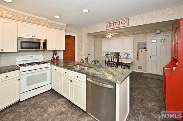 67 Demarest Ave, Hillsdale NJ  07642-2856 exterior