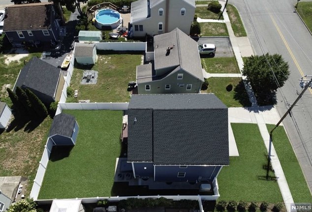 405 Riverdale Blvd, Pompton Falls NJ  07442-2425 exterior