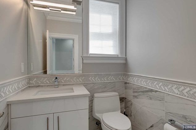 405 Riverdale Blvd, Pompton Falls NJ  07442-2425 exterior