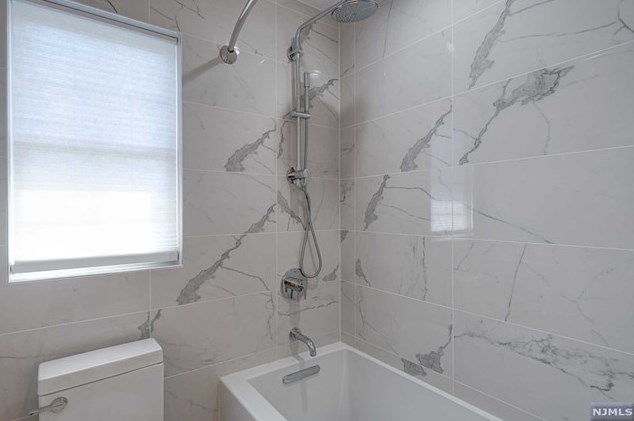 405 Riverdale Blvd, Pompton Falls NJ  07442-2425 exterior