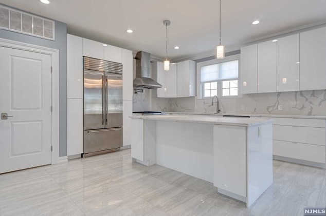 405 Riverdale Blvd, Pompton Falls NJ  07442-2425 exterior