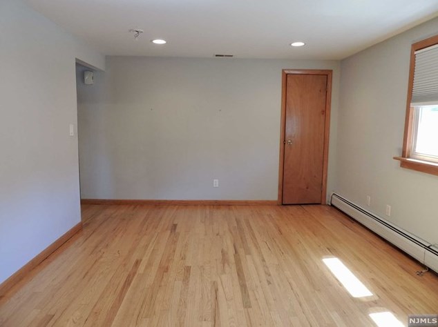 76 Dyer Ave, Clifton NJ  07014-1531 exterior