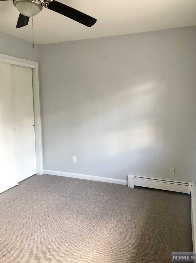 174 Riverside Ave, Lyndhurst NJ  07071-1013 exterior