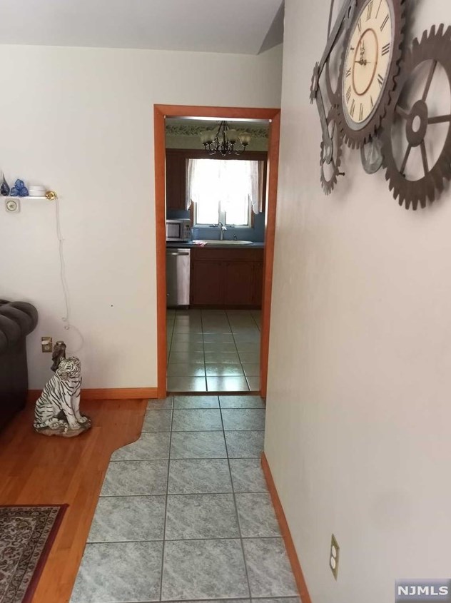 74 Roosevelt St, Pequannock Township NJ  07440-1421 exterior