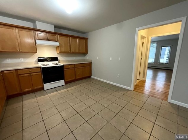 264 2nd Ave, Lyndhurst NJ  07071-1423 exterior