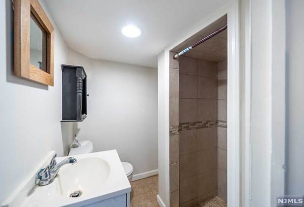 160 Fairmount Ave, Newark NJ  07103-2433 exterior