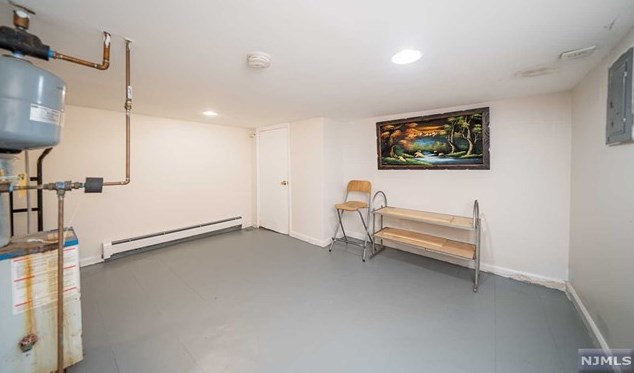 160 Fairmount Ave, Newark NJ  07103-2433 exterior